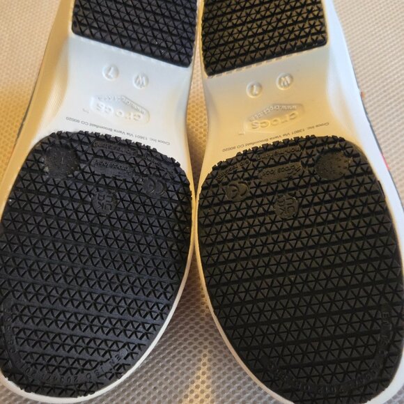 Minnie Mouse 7W crocs, NWT - Picture 3 of 4